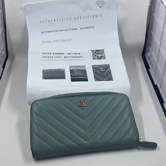 Sale ‼️‼️‼️💜💜💜Authentic Chanel   Zippy Wallet - Picture 1 of 9